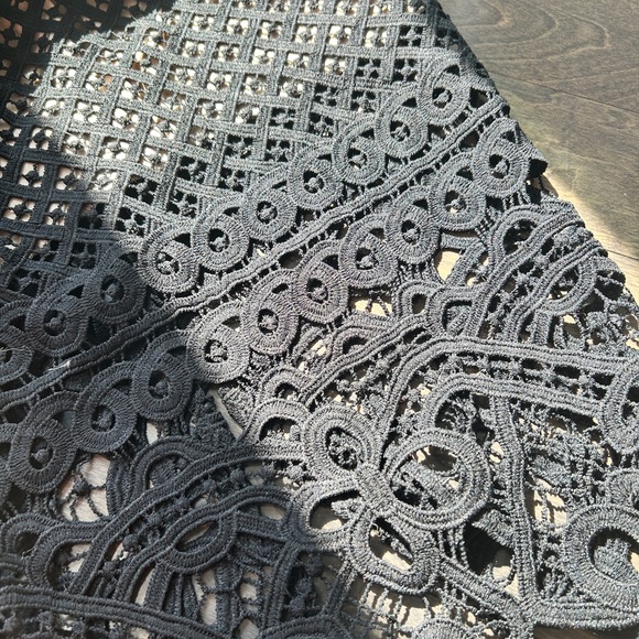 Date Night Bodycon Lace Dress - Picture 5 of 10